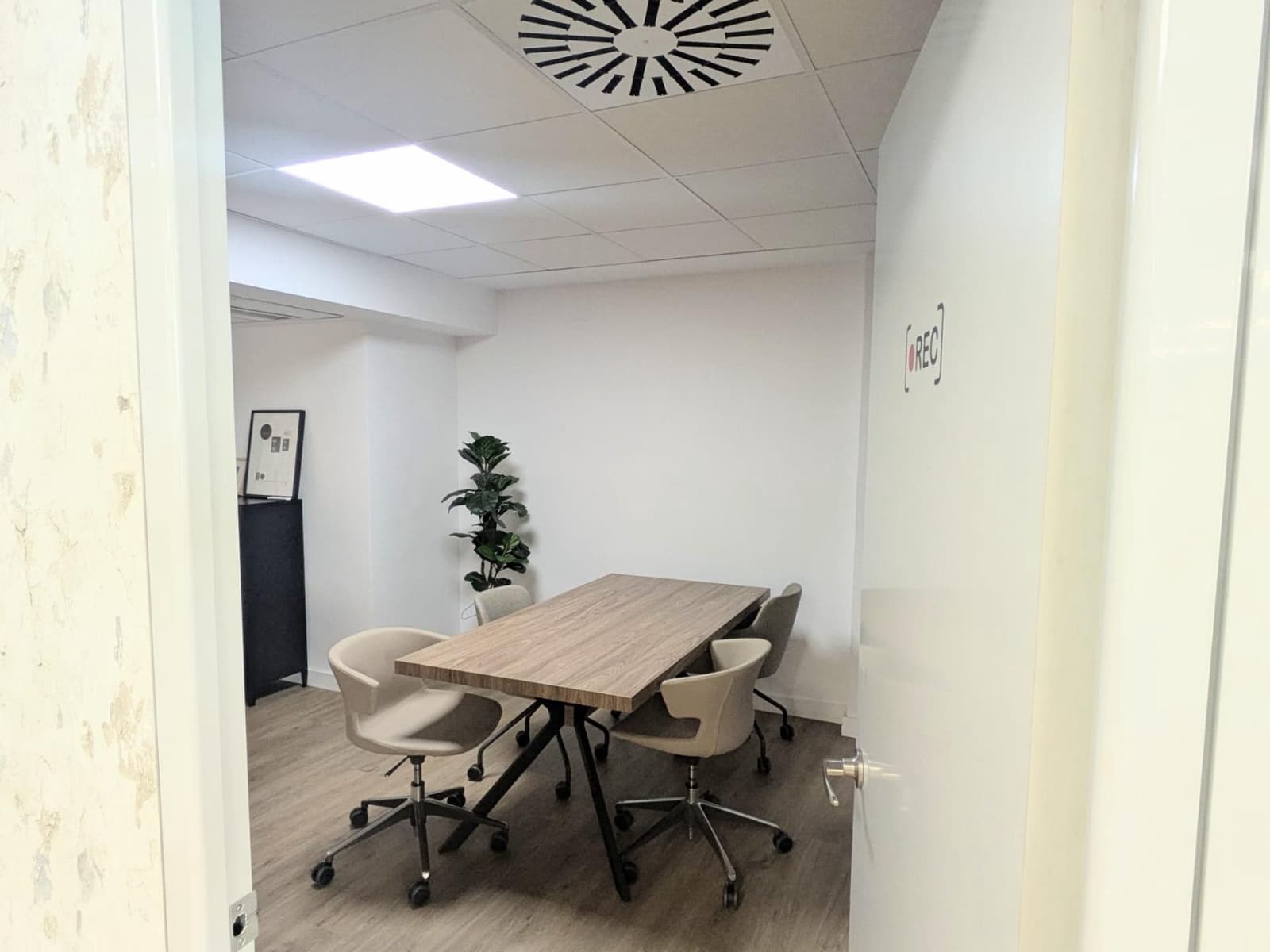 Kontor til leje i Marbella - € 3.000 (Ref: 8706023)