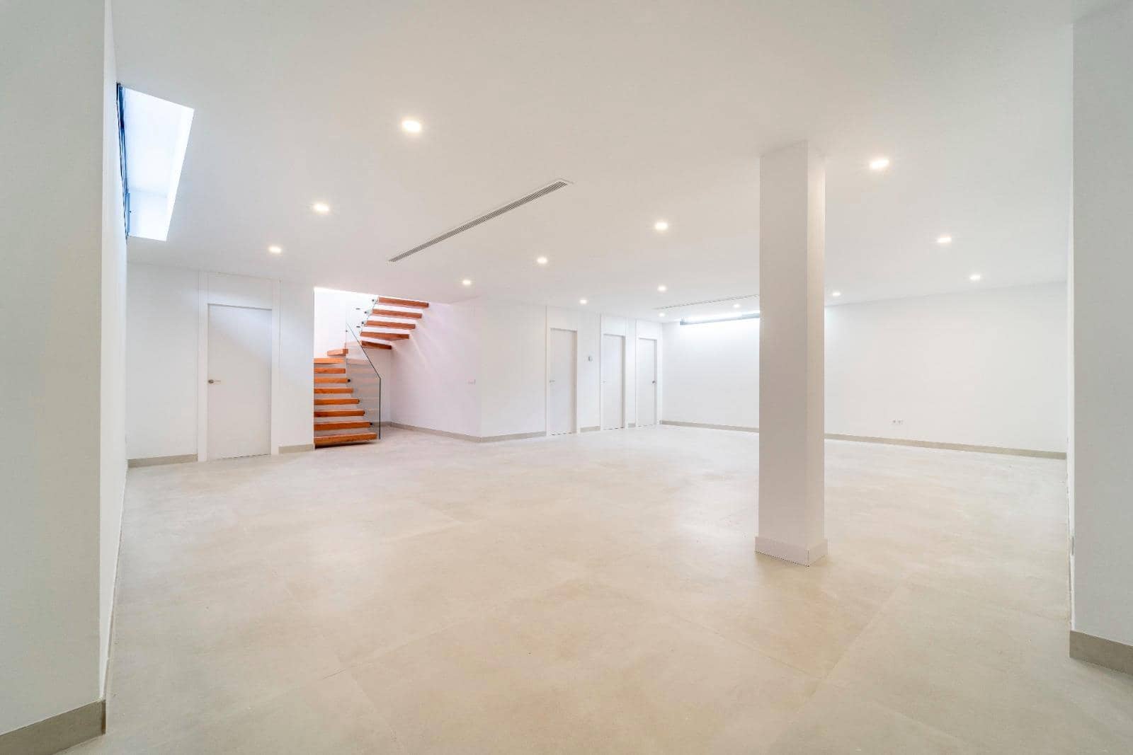5 bedroom Villa for sale in Benalmadena with pool garage - € 2,190,000 (Ref: 8715452)