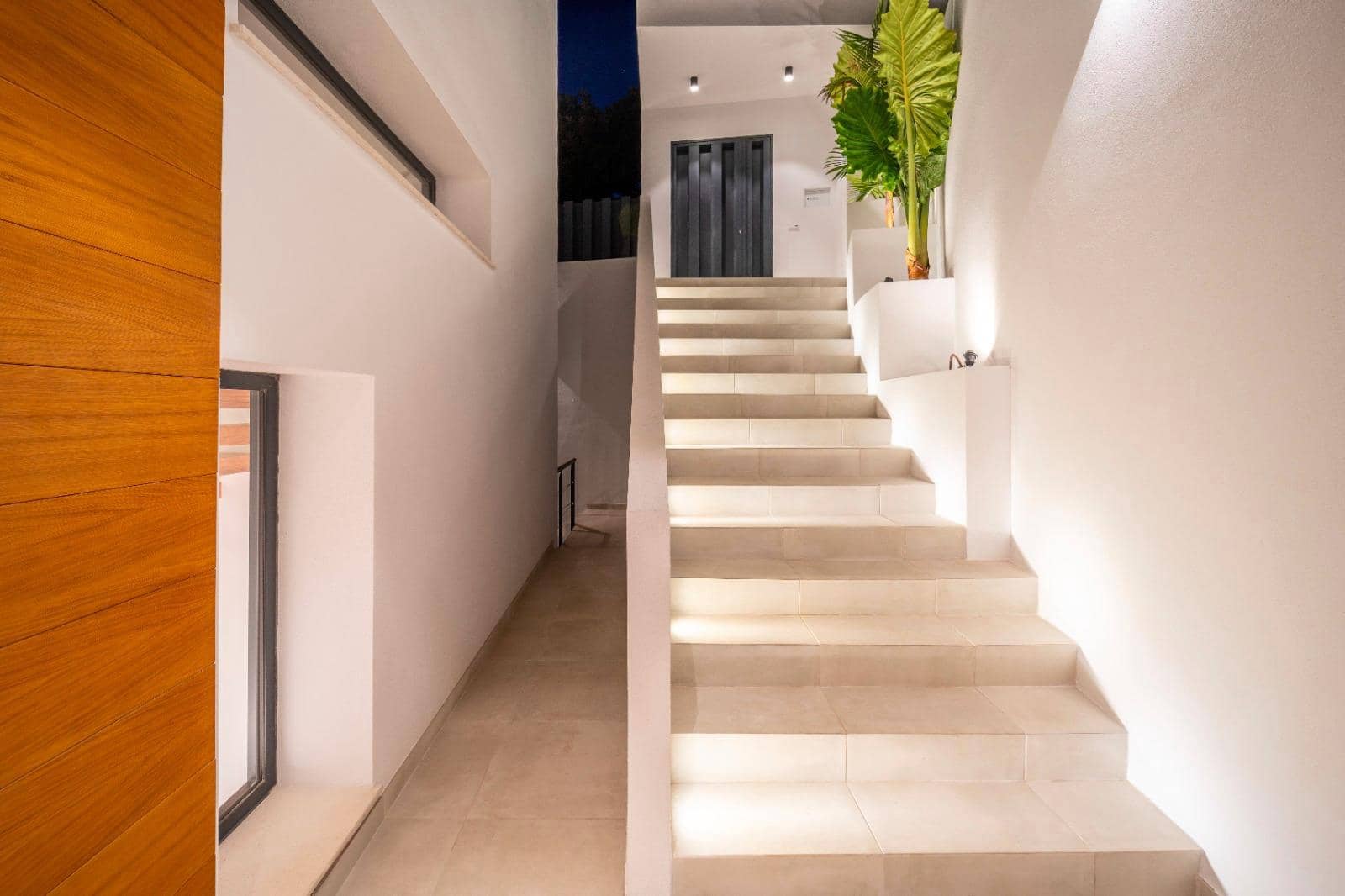 5 bedroom Villa for sale in Benalmadena with pool garage - € 2,190,000 (Ref: 8715452)