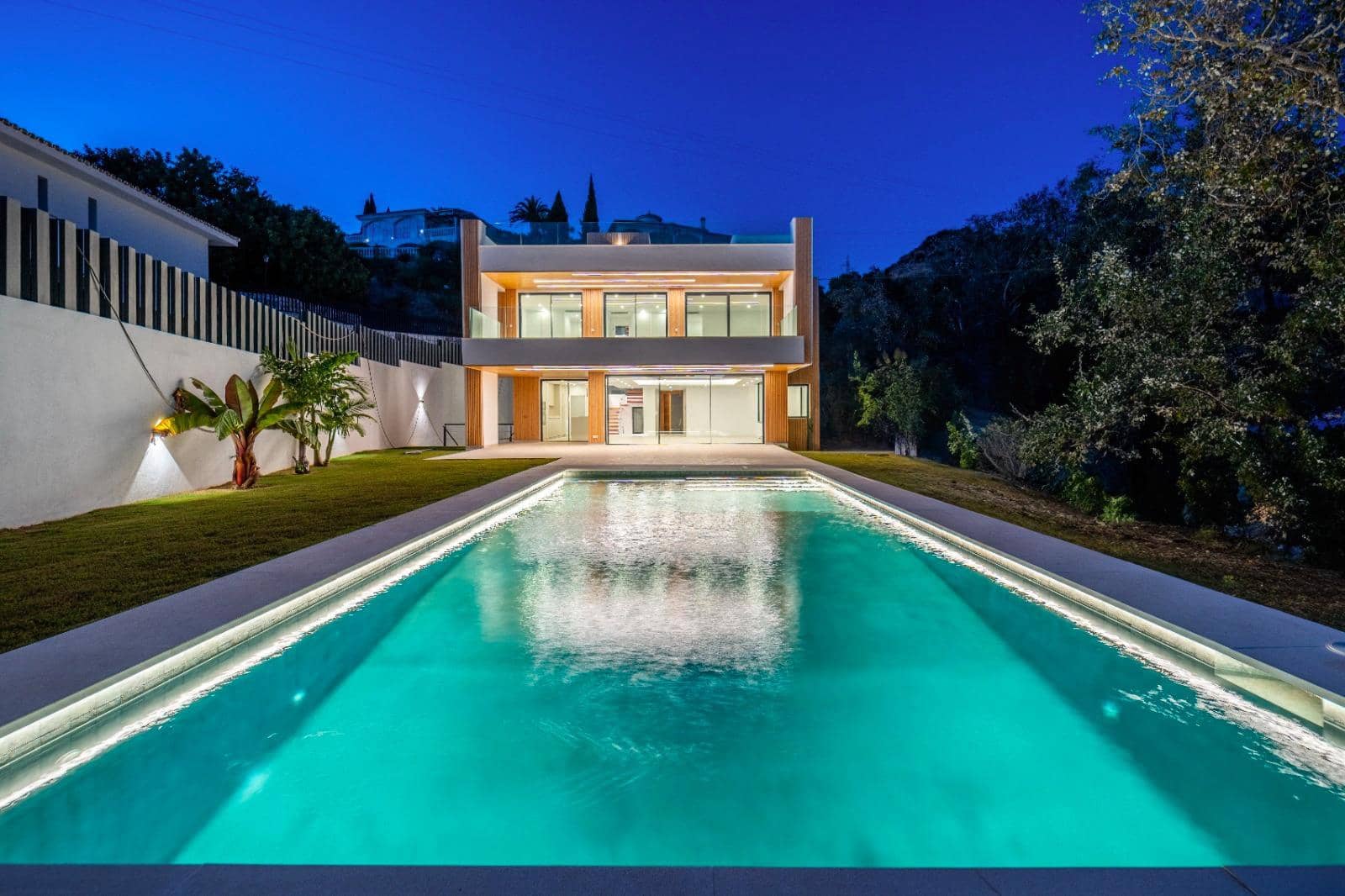5 bedroom Villa for sale in Benalmadena with pool garage - € 2,190,000 (Ref: 8715452)