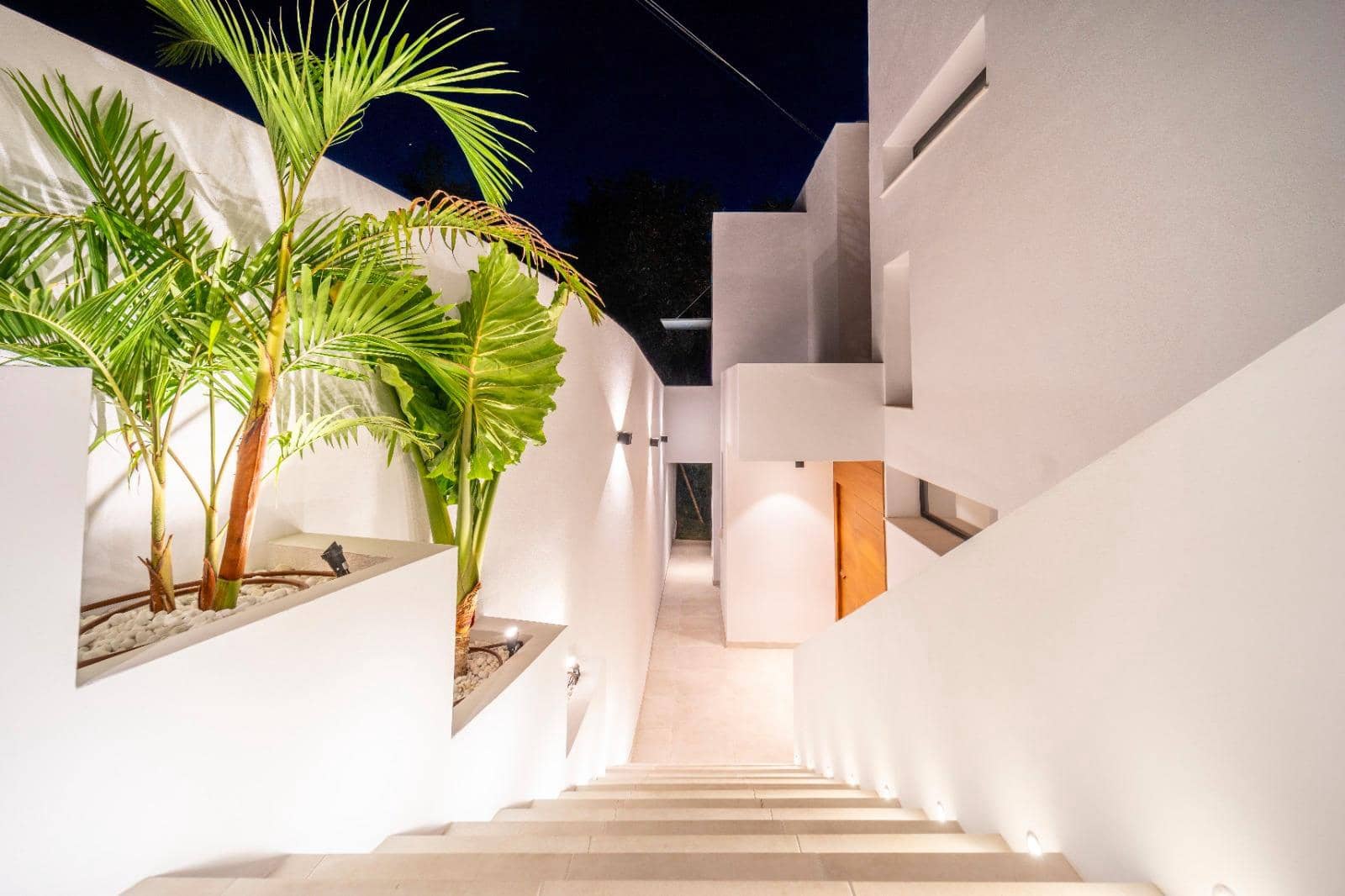 5 bedroom Villa for sale in Benalmadena with pool garage - € 2,190,000 (Ref: 8715452)