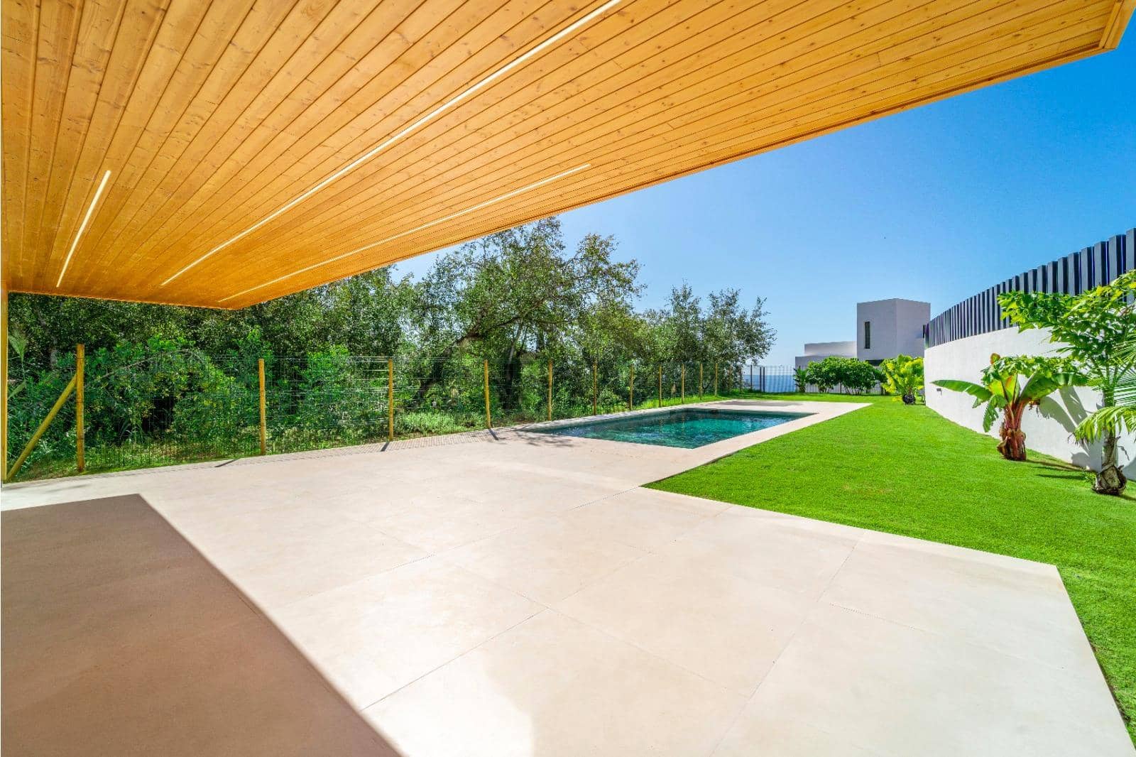 5 bedroom Villa for sale in Benalmadena with pool garage - € 2,190,000 (Ref: 8715452)