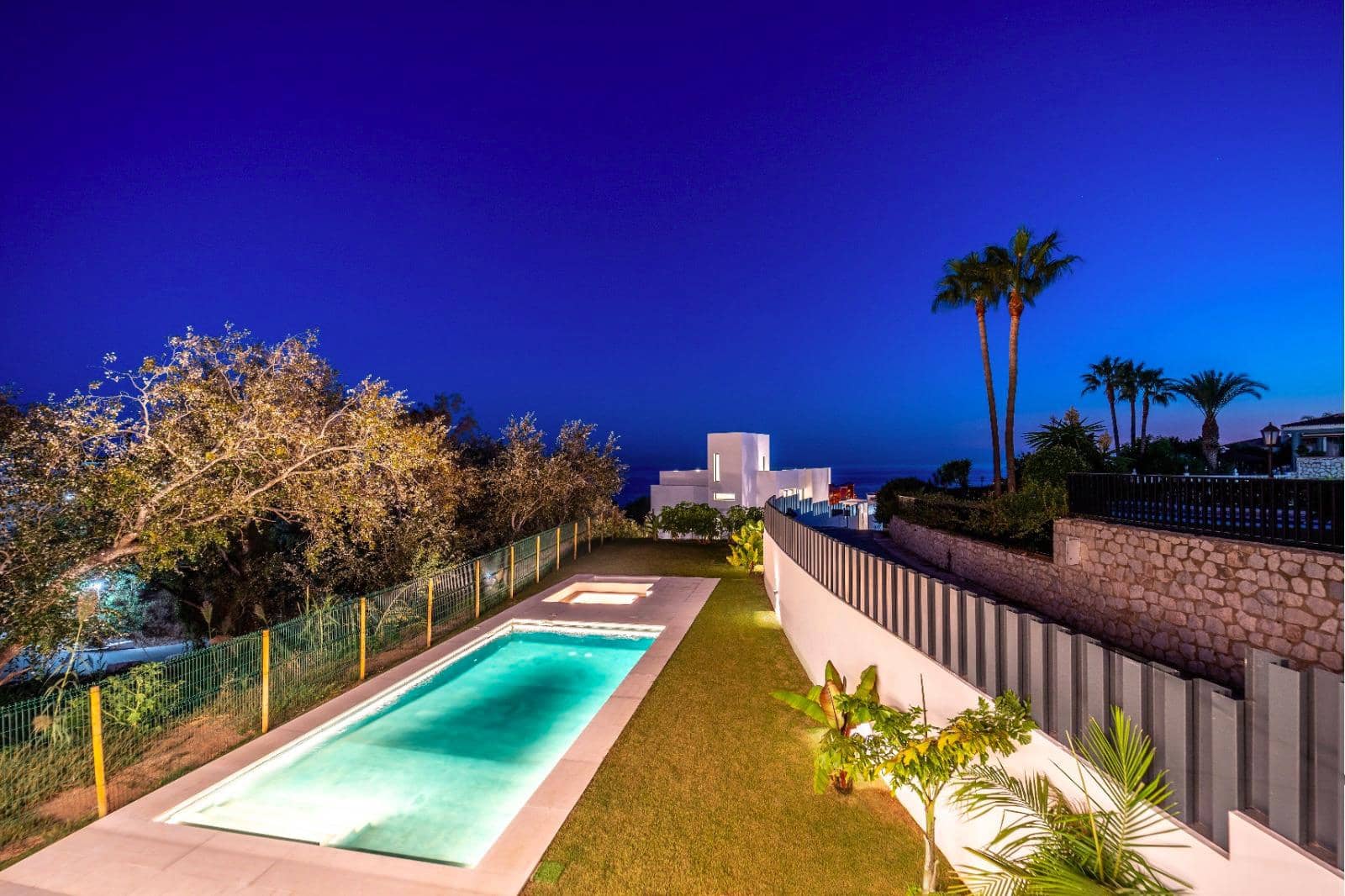 5 bedroom Villa for sale in Benalmadena with pool garage - € 2,190,000 (Ref: 8715452)