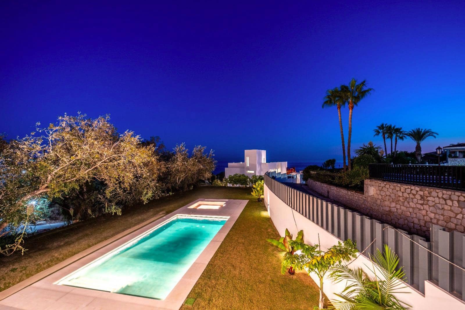 5 bedroom Villa for sale in Benalmadena with pool garage - € 2,190,000 (Ref: 8715452)