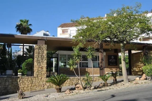 Piso de 3 habitaciones en Benalmádena en venta con piscina garaje - 525.000 € (Ref: 8792584)