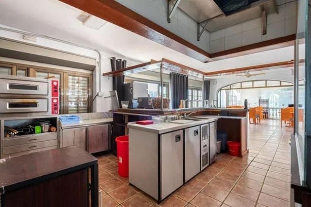 Comercial para arrendar em Puerto Marina, Benalmádena - 2 500 € (Ref: 8814474)
