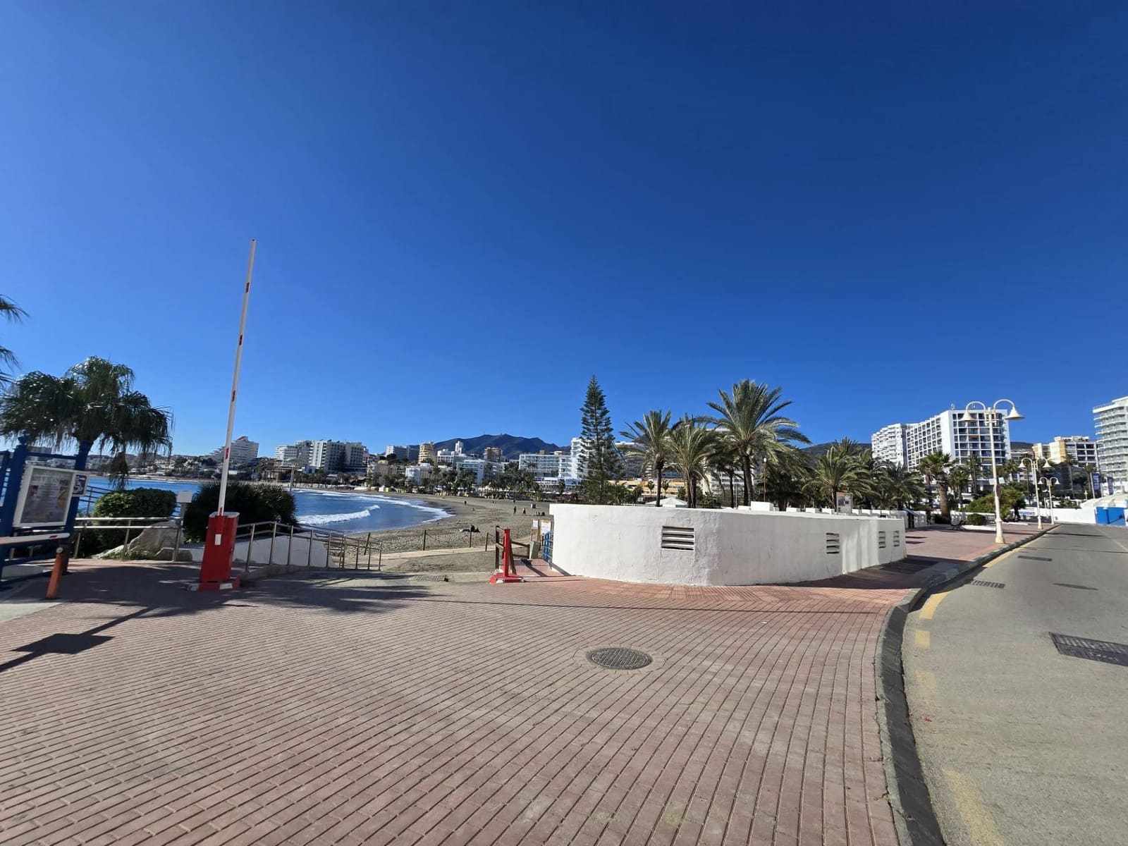 Commerciale da affittare in Benalmadena - 2.500 € (Rif: 8814474)