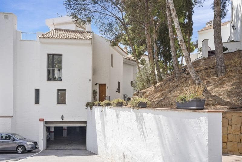 3 soverom Rekkehus til salgs i Fuengirola med svømmebasseng garasje - € 599 000 (Ref: 8836794)