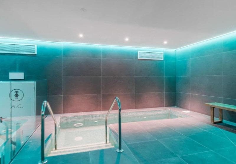 2 makuuhuone Huoneisto myytävänä paikassa Fuengirola mukana uima-altaan 
autotalli - 659 000 € (Ref: 8867293)