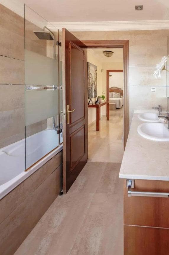 6 bedroom Villa for sale in Benalmadena with pool garage - € 1,250,000 (Ref: 8939535)