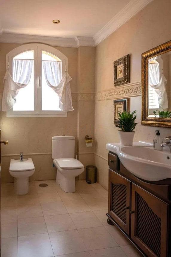 6 bedroom Villa for sale in Benalmadena with pool garage - € 1,250,000 (Ref: 8939535)