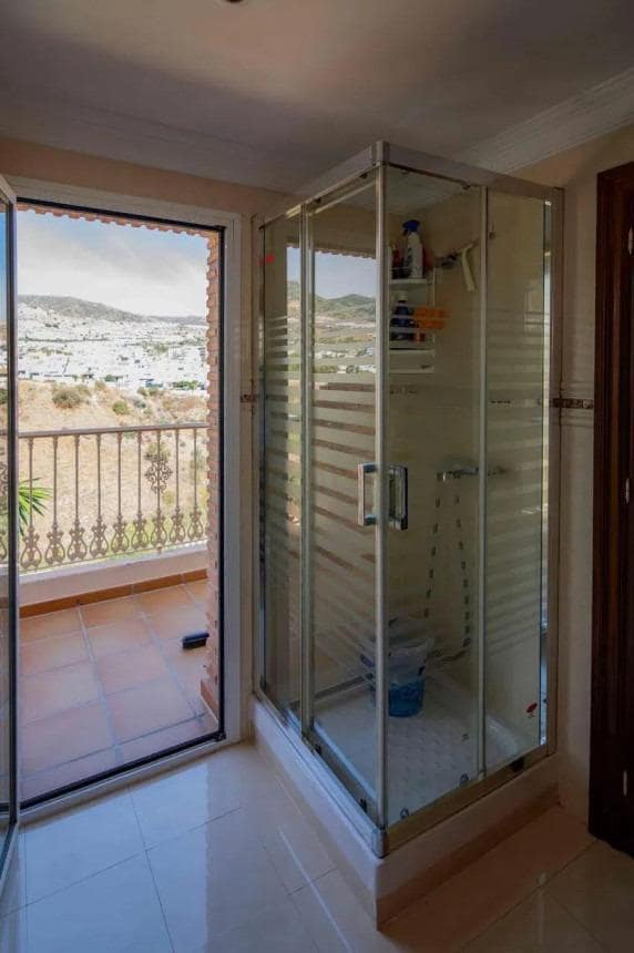 6 bedroom Villa for sale in Benalmadena with pool garage - € 1,250,000 (Ref: 8939535)