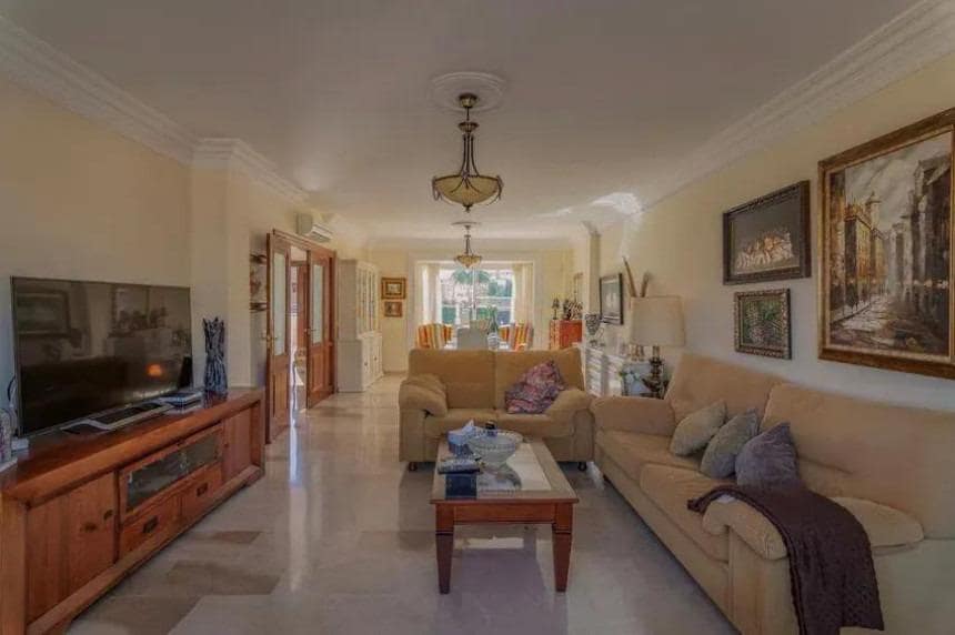 6 bedroom Villa for sale in Benalmadena with pool garage - € 1,250,000 (Ref: 8939535)