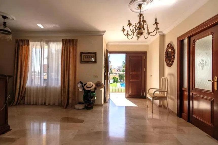 6 bedroom Villa for sale in Benalmadena with pool garage - € 1,250,000 (Ref: 8939535)