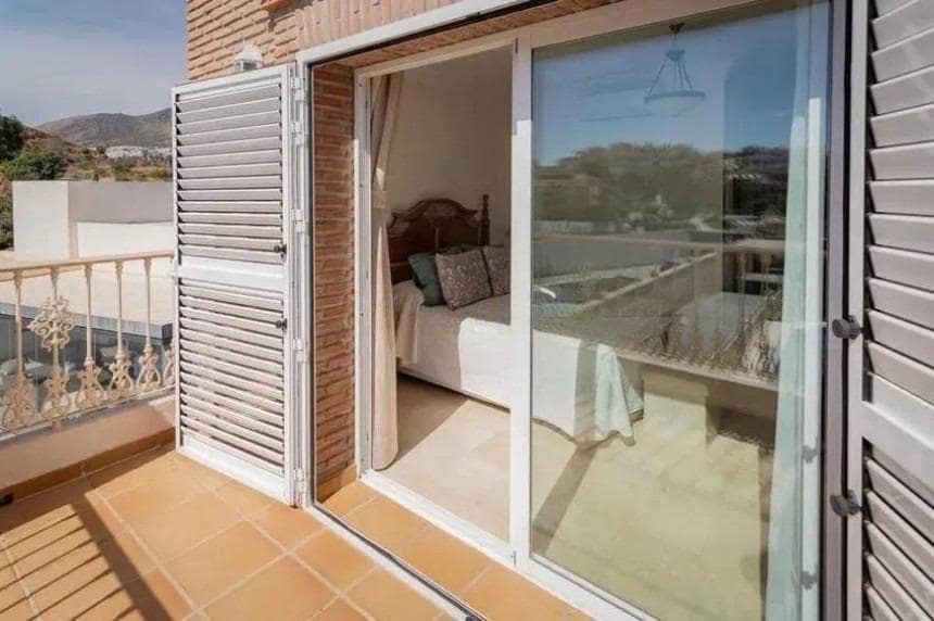 6 bedroom Villa for sale in Benalmadena with pool garage - € 1,250,000 (Ref: 8939535)