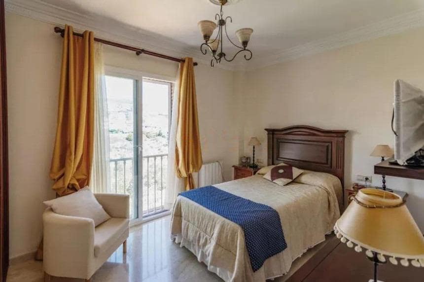 6 bedroom Villa for sale in Benalmadena with pool garage - € 1,250,000 (Ref: 8939535)