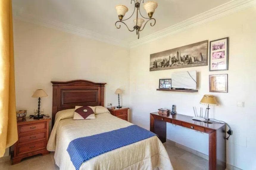 6 bedroom Villa for sale in Benalmadena with pool garage - € 1,250,000 (Ref: 8939535)