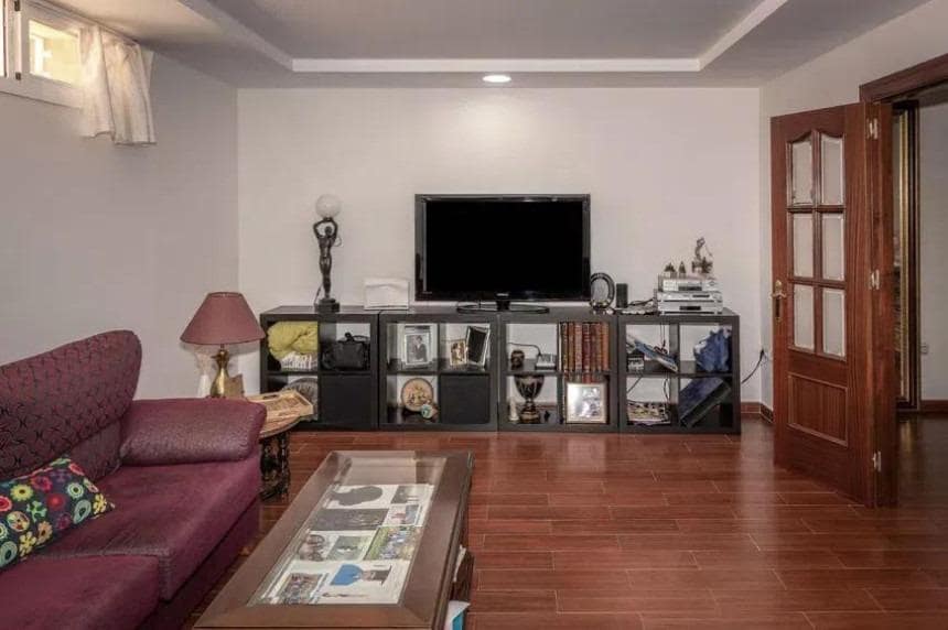 6 bedroom Villa for sale in Benalmadena with pool garage - € 1,250,000 (Ref: 8939535)