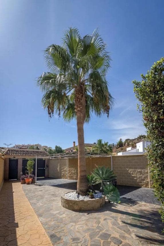 6 bedroom Villa for sale in Benalmadena with pool garage - € 1,250,000 (Ref: 8939535)