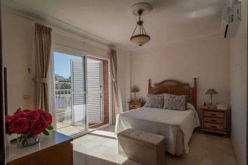 6 bedroom Villa for sale in Benalmadena with pool garage - € 1,250,000 (Ref: 8939535)