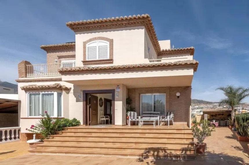 6 bedroom Villa for sale in Benalmadena with pool garage - € 1,250,000 (Ref: 8939535)