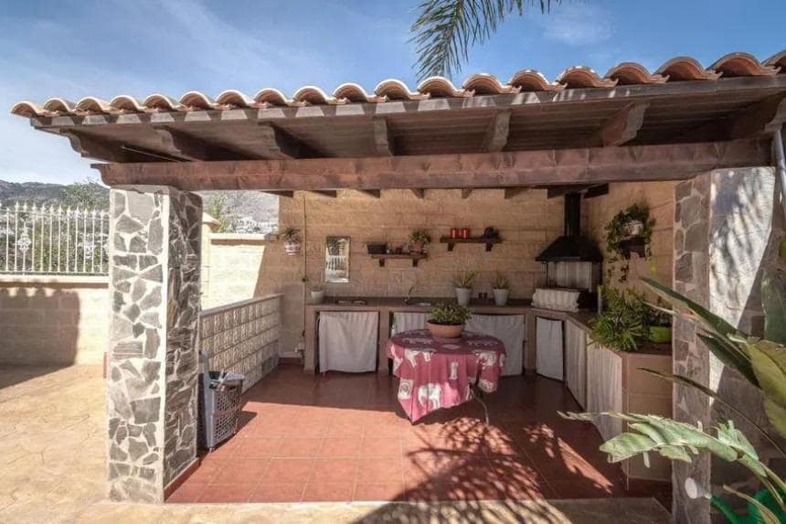 6 bedroom Villa for sale in Benalmadena with pool garage - € 1,250,000 (Ref: 8939535)