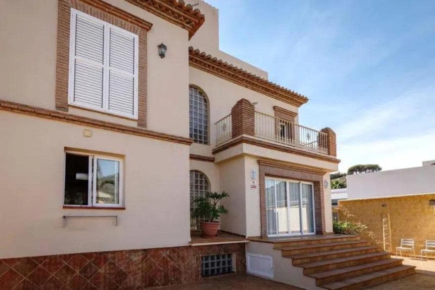 6 bedroom Villa for sale in Benalmadena with pool garage - € 1,250,000 (Ref: 8939535)