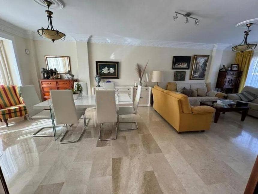 6 bedroom Villa for sale in Benalmadena with pool garage - € 1,250,000 (Ref: 8939535)