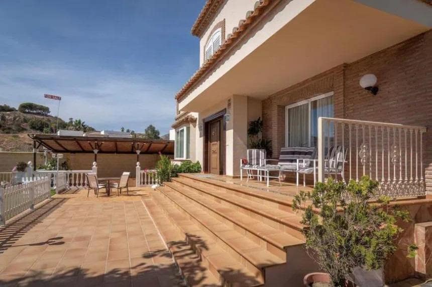 6 bedroom Villa for sale in Benalmadena with pool garage - € 1,250,000 (Ref: 8939535)