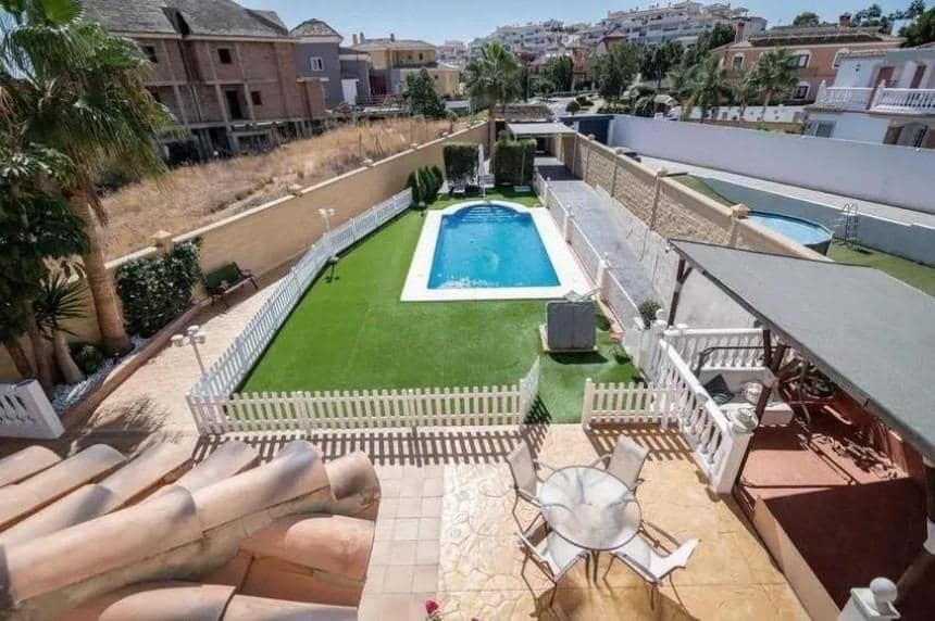 6 bedroom Villa for sale in Benalmadena with pool garage - € 1,250,000 (Ref: 8939535)