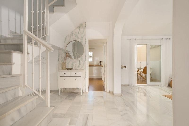 4 soveværelse Rækkehus til salg i Fuengirola med swimmingpool - € 550.000 (Ref: 8968409)