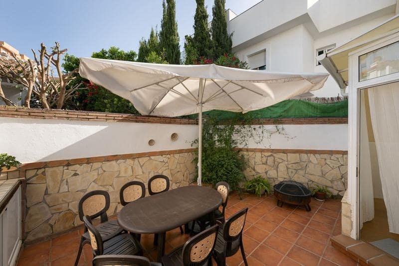4 soveværelse Rækkehus til salg i Fuengirola med swimmingpool - € 550.000 (Ref: 8968409)