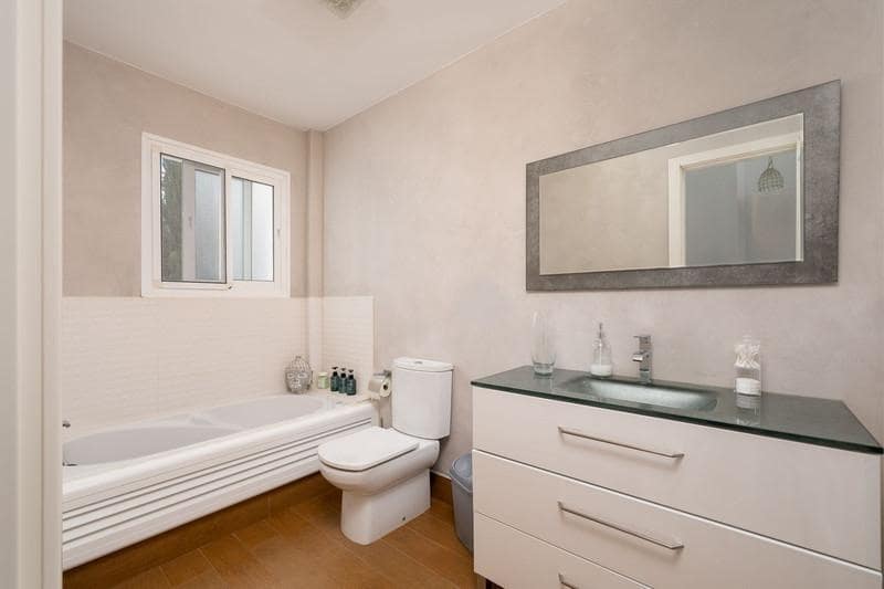 4 soveværelse Rækkehus til salg i Fuengirola med swimmingpool - € 550.000 (Ref: 8968409)