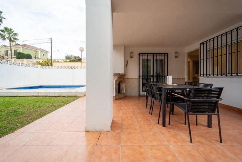 3 slaapkamer Villa te koop in Fuengirola met zwembad - € 469.000 (Ref: 8968410)
