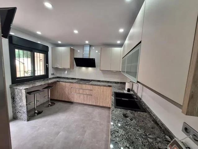 3 soveværelse Rækkehus til salg i Benalmádena pueblo, Benalmádena med swimmingpool garage - € 565.000 (Ref: 8972557)