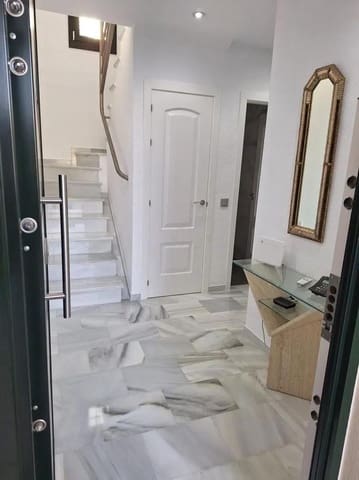 3 soveværelse Rækkehus til salg i Benalmádena pueblo, Benalmádena med swimmingpool garage - € 565.000 (Ref: 8972557)