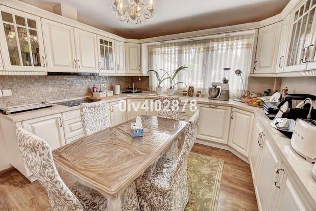 4 sovrum Radhus till salu i Arroyo de la Miel, Benalmádena med garage - 660 000 € (Ref: 8972559)