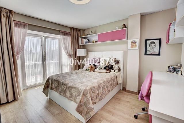 4 sovrum Radhus till salu i Arroyo de la Miel, Benalmádena med garage - 660 000 € (Ref: 8972559)