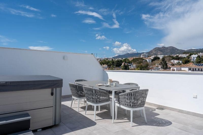 2 soveværelse Penthouse til salg i Torremolinos med swimmingpool garage - € 645.000 (Ref: 8980238)