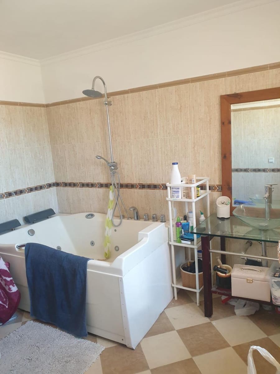 5 bedroom Villa for sale in Benalmadena with pool garage - € 645,000 (Ref: 8993820)