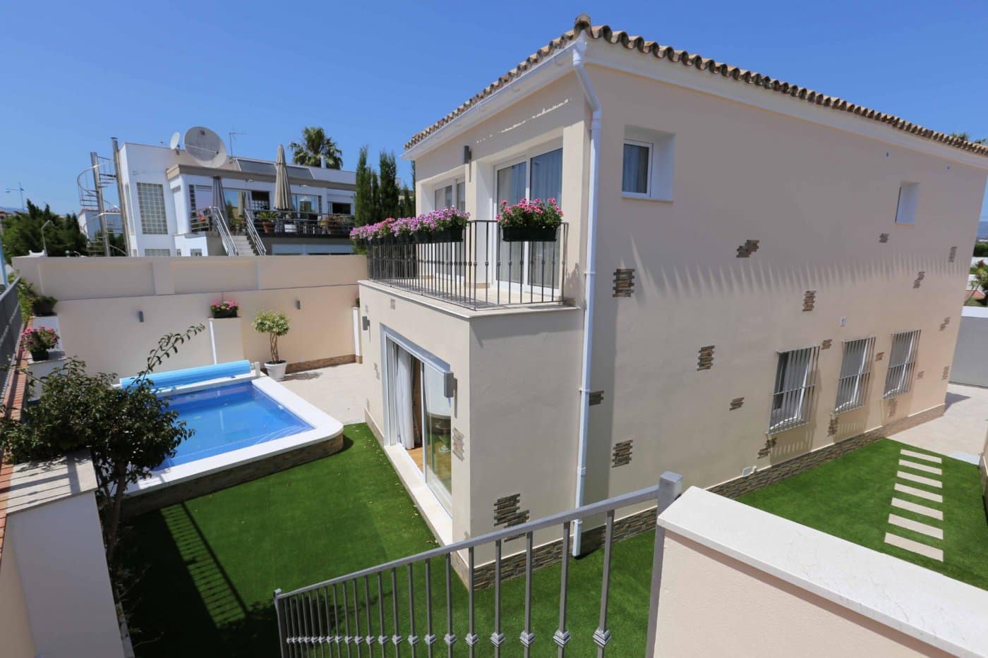 4 bedroom Villa for sale in San Pedro de Alcantara with pool garage - € 1,500,000 (Ref: 8996861)
