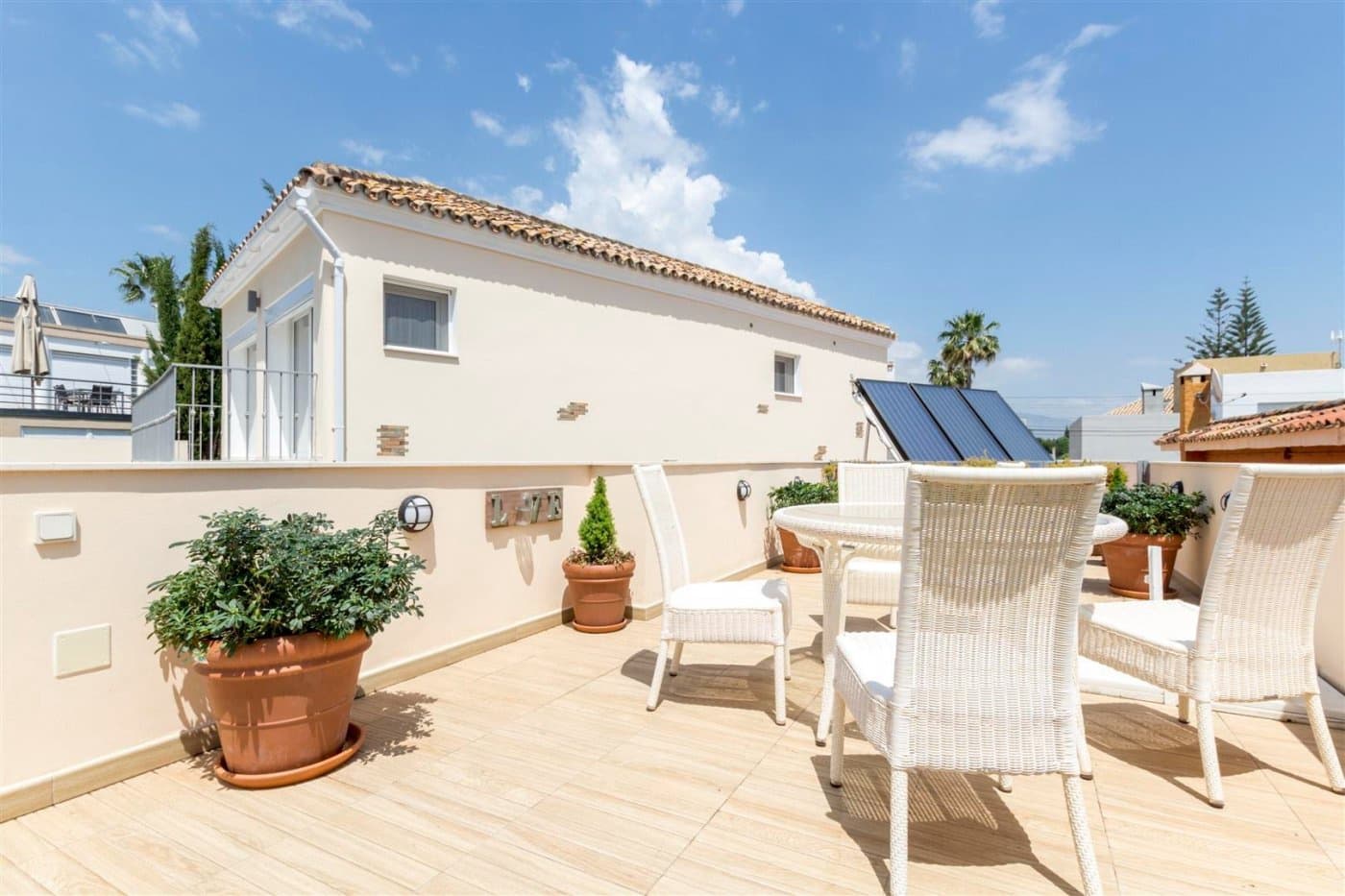 4 bedroom Villa for sale in San Pedro de Alcantara with pool garage - € 1,500,000 (Ref: 8996861)