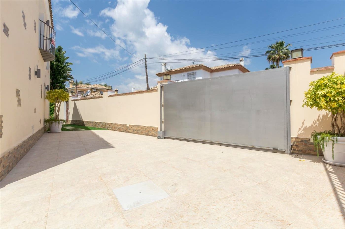 4 bedroom Villa for sale in San Pedro de Alcantara with pool garage - € 1,500,000 (Ref: 8996861)