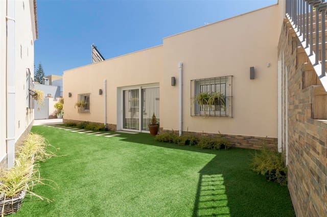 4 sypialnia Willa na sprzedaż w San Pedro de Alcantara, Marbella z basenem garażem - 1 500 000 € (Ref: 8996861)