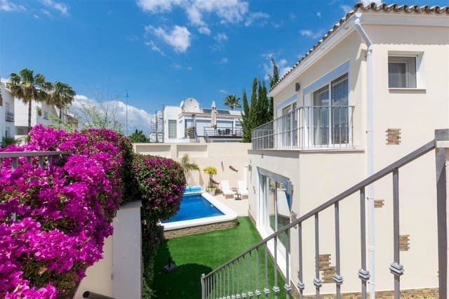4 sypialnia Willa na sprzedaż w San Pedro de Alcantara, Marbella z basenem garażem - 1 500 000 € (Ref: 8996861)