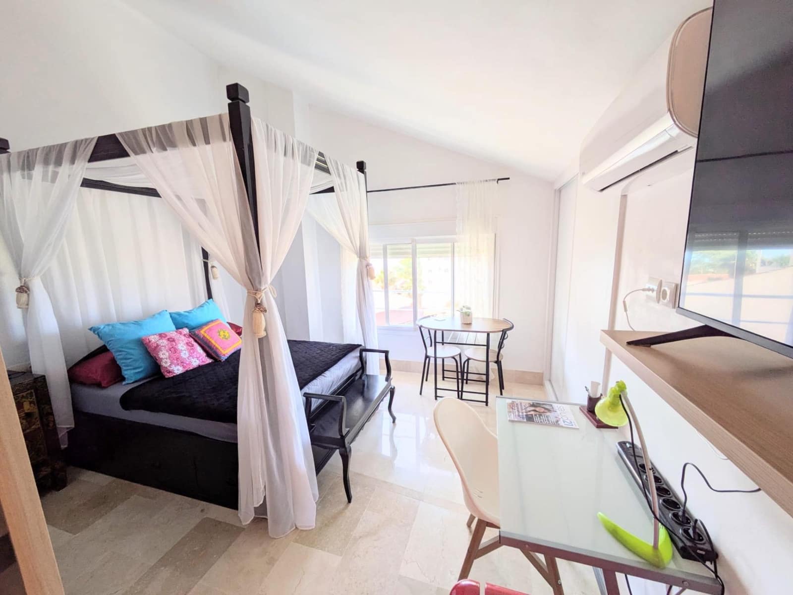 2 soverom Penthouse til salgs i Torrequebrada med svømmebasseng garasje - € 568 000 (Ref: 9003061)