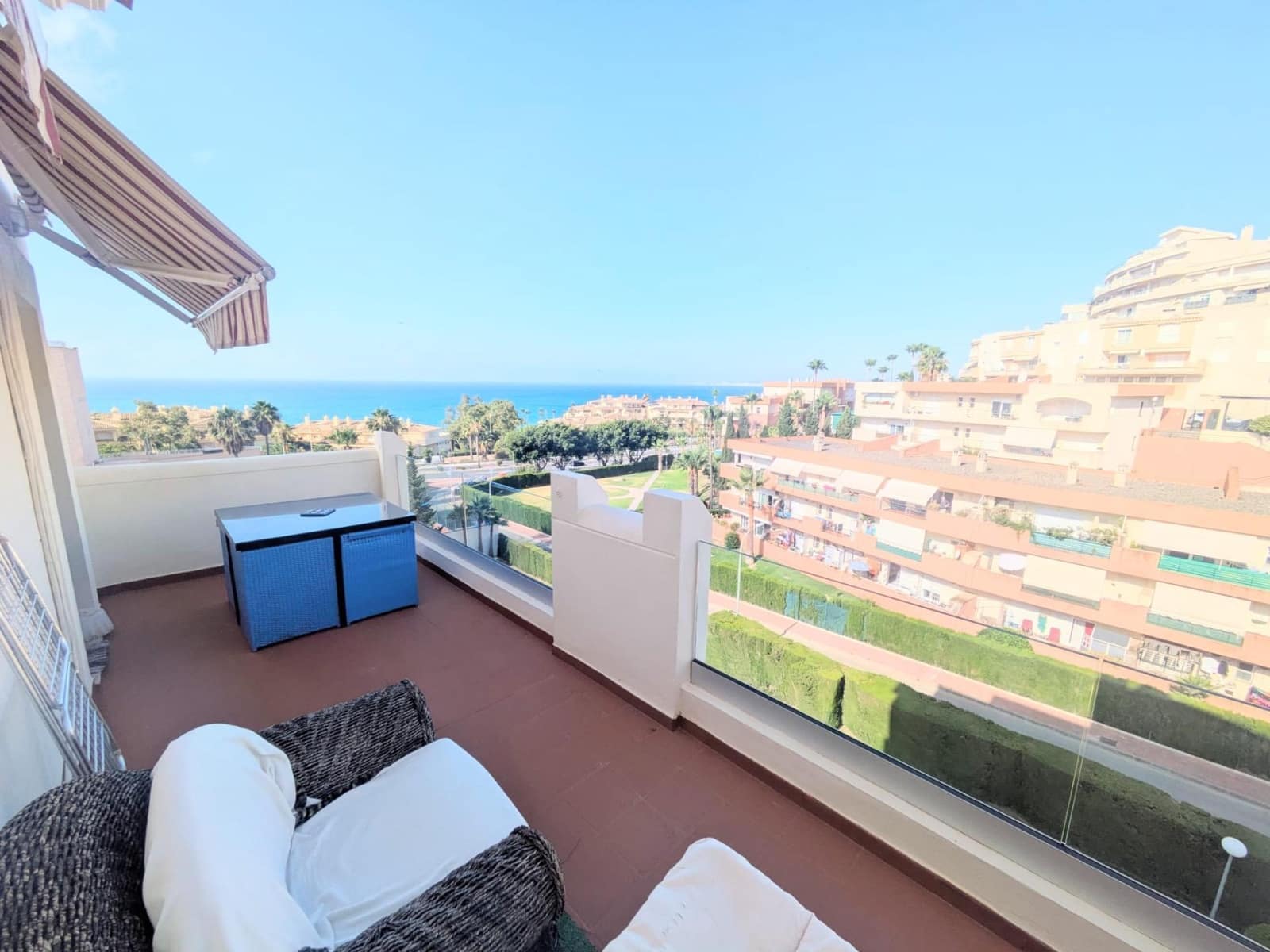 2 soverom Penthouse til salgs i Torrequebrada med svømmebasseng garasje - € 568 000 (Ref: 9003061)