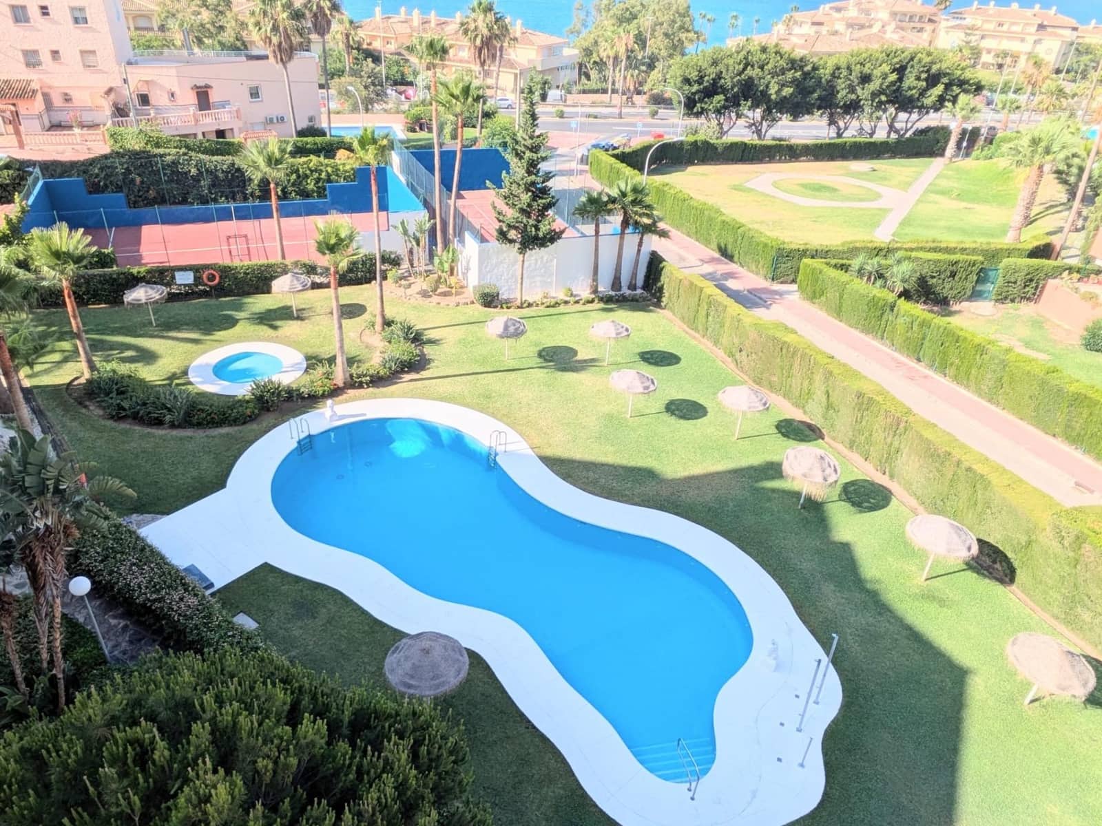2 soverom Penthouse til salgs i Torrequebrada med svømmebasseng garasje - € 568 000 (Ref: 9003061)