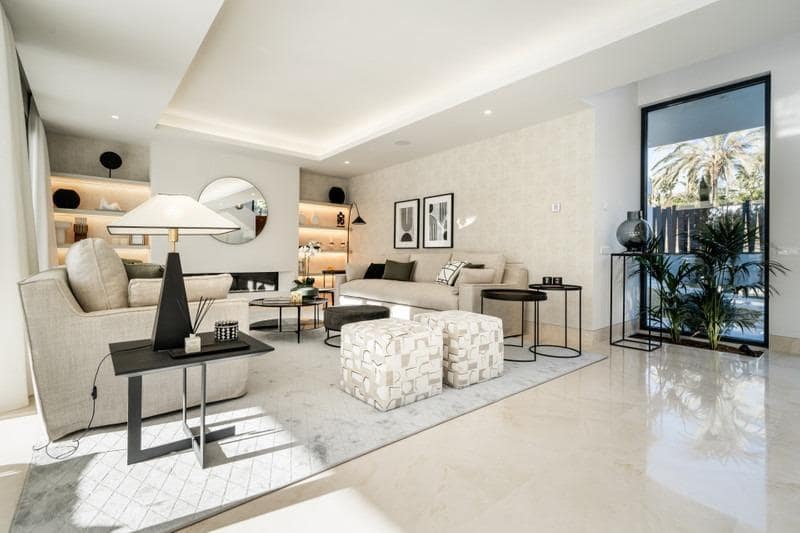 7 sypialnia Willa na sprzedaż w Estepona z basenem garażem - 2 200 000 € (Ref: 9004967)