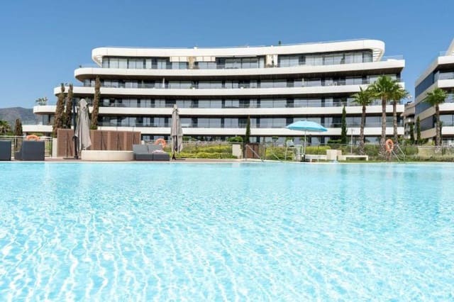 Piso de 3 habitaciones en Torremolinos en venta con piscina garaje - 1.390.000 € (Ref: 9018420)